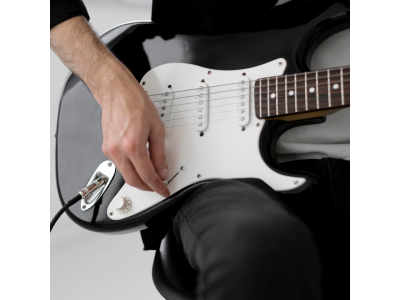Electric or acoustic guitar: which is easier for a beginner to learn?