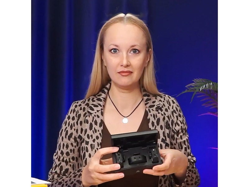 Review of Maono WM821 Wireless Microphones for Bloggers by Nadiia Bondarets
