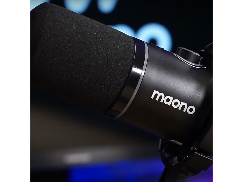 Nadiya Bondarets on the Universal Maono PD200X Microphone