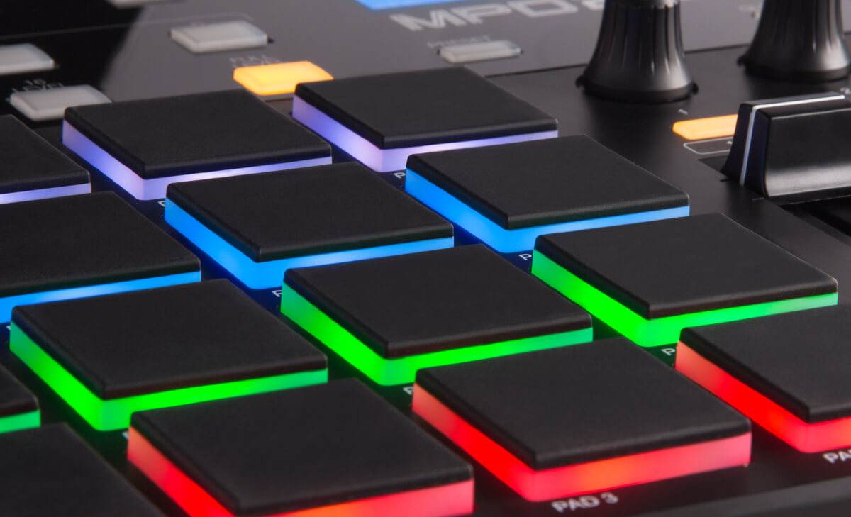 AKAI MPD226 MIDIパッドコントローラー Amazon.co.jp: Akai Professional USB MIDIコントローラー 16